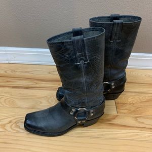 Womens sz 8 Dark grey Frye harness boot.  EUC!